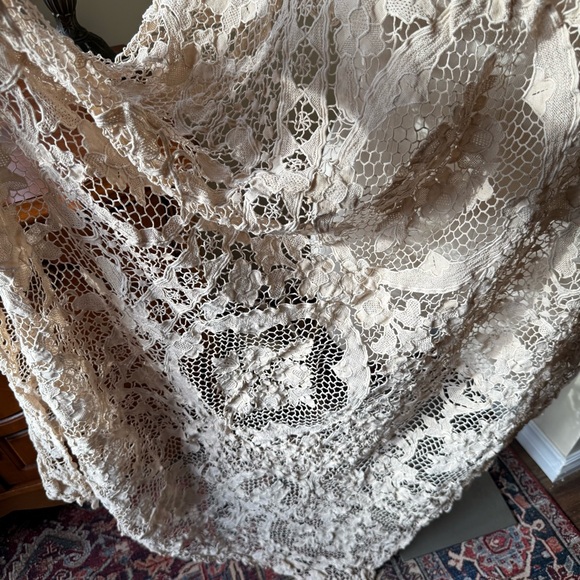 Large Point de Venise Lace - Picture 5 of 9